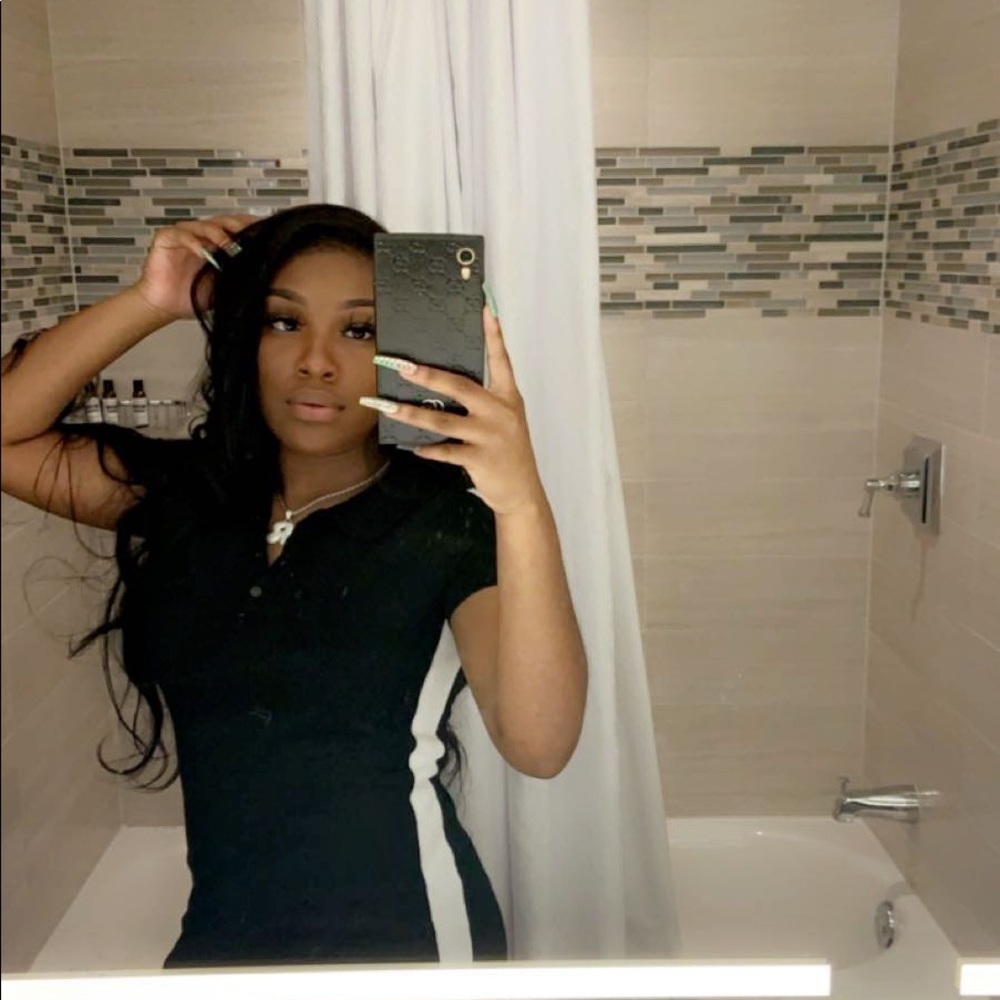 Meet your Posher, Nia